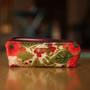 Estojo/ necessarie em tecido floral