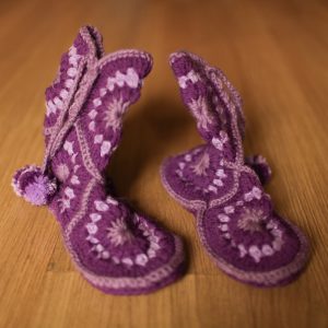 Bota pantufa em tons de lilás